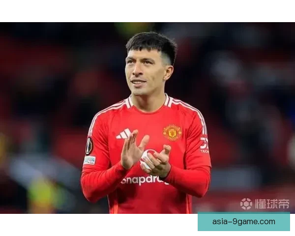 曼联持续关注利桑德罗马丁内斯膝伤恢复进展复出时间表牵动新赛季布局